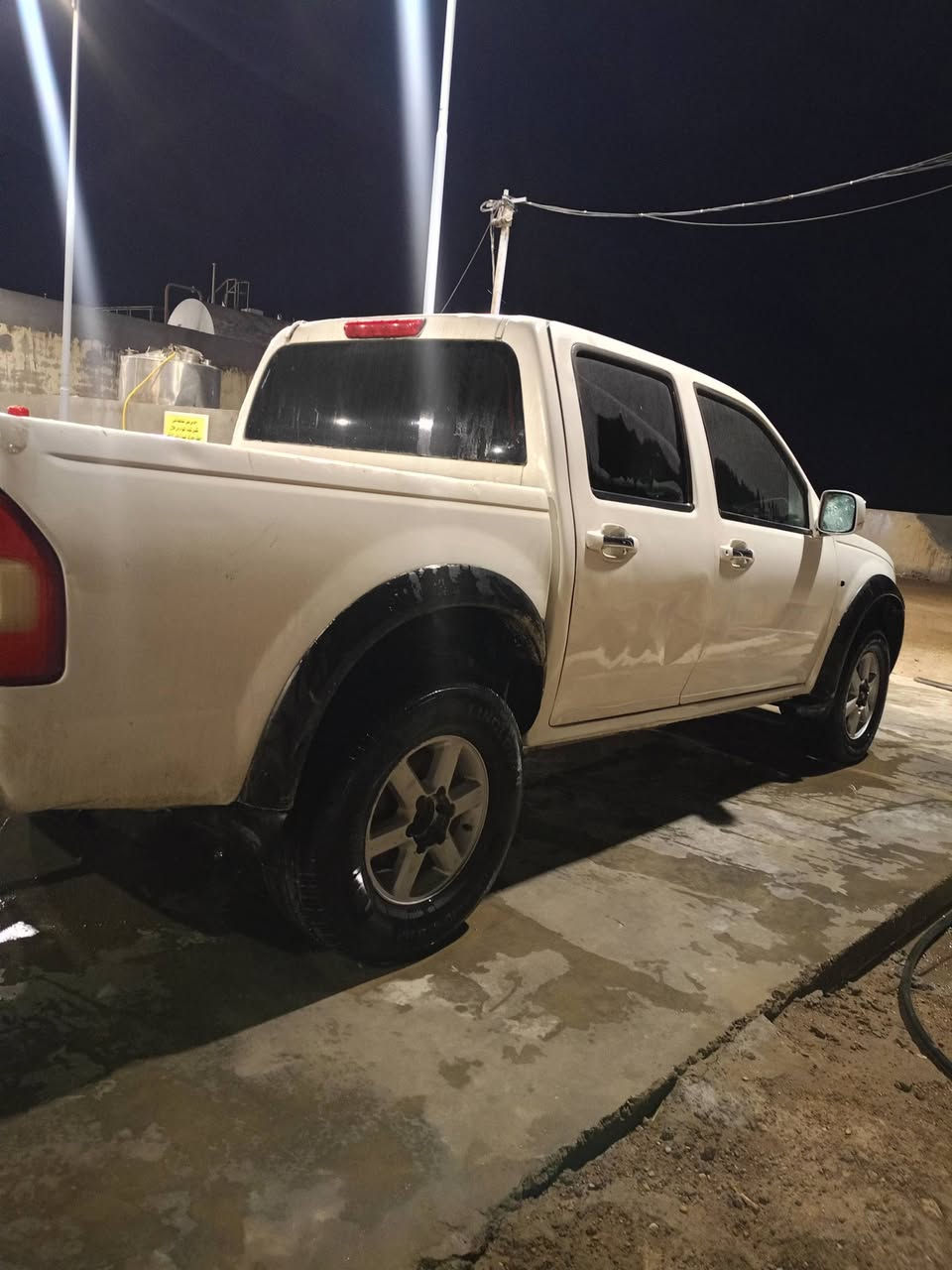 ياالله سياره شوفرليت  لوف مزاد وزاره الداخليه موديل ٢٠٠٥صبغ عام باقي كله بلادي مكينه كير  فور ويل يشتغل تبريد حداديه كهربايات كله ويا سويج دوشمه ارضيه وكشنات  السعر ٦٠ العنوان واسط كوت***********
