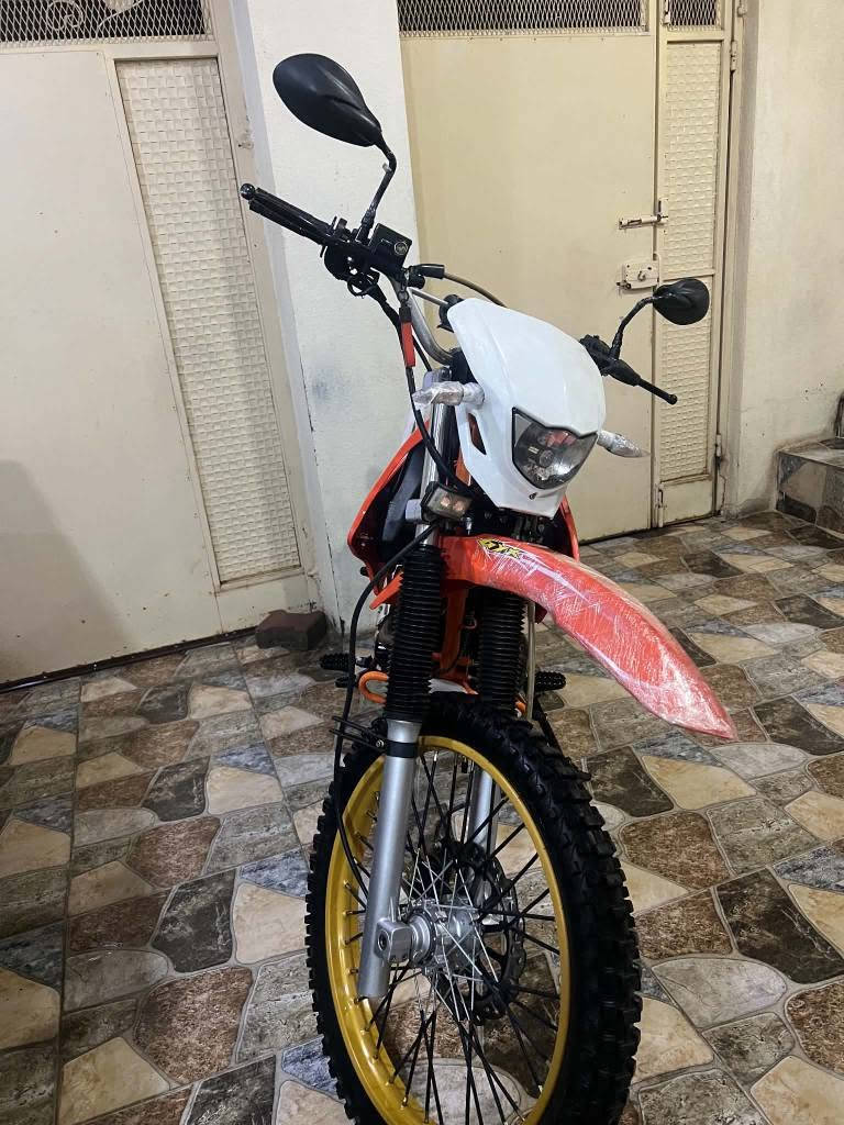 مۆدێل 2023
مەکینە200cc
بەشەرتی گێڕ و  مەکینەوە تایە بۆ تایە بە شەرت
زۆر زۆر پاک ماوەتەوە
هەموو شتی بیلادی و شەریکەیەو دەست کاری نەکراوە
تاییەکنیشی بیلادین
 زۆر کەم لیخوردراوە سپی بونەوەو .شکاوی و لەحیمی نییە....
ڕانییە٩٨٠هەزار و معامەلە موشتەری یان تەلەفۆن بکە یان لە وەتسئاپ نامەی بنیرە
*********** رانية, السليمانية
