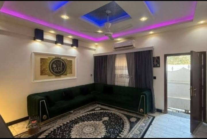 دار للبيع في  زيونة محلة٧١٠ مساحة ٦٥ الواجهة ٥ يتكون من 3 طوابق استقبال 5*5 ومطبخ 5*5 عدد الغرف 3 حمامات 3 والاستفسار التواصل مع صاحب الدار مباشر *********** بغداد, العراق
