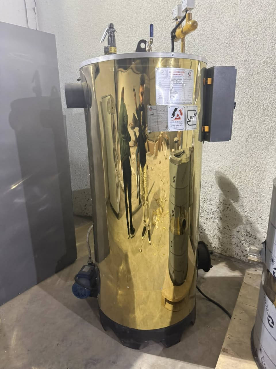 لوندري كامل للبيع جديد ايراني  بريس مع بويلر غساله 40 كيلو مجفف عصاره العنوان البصره المعقل خمسين حوش ***********
