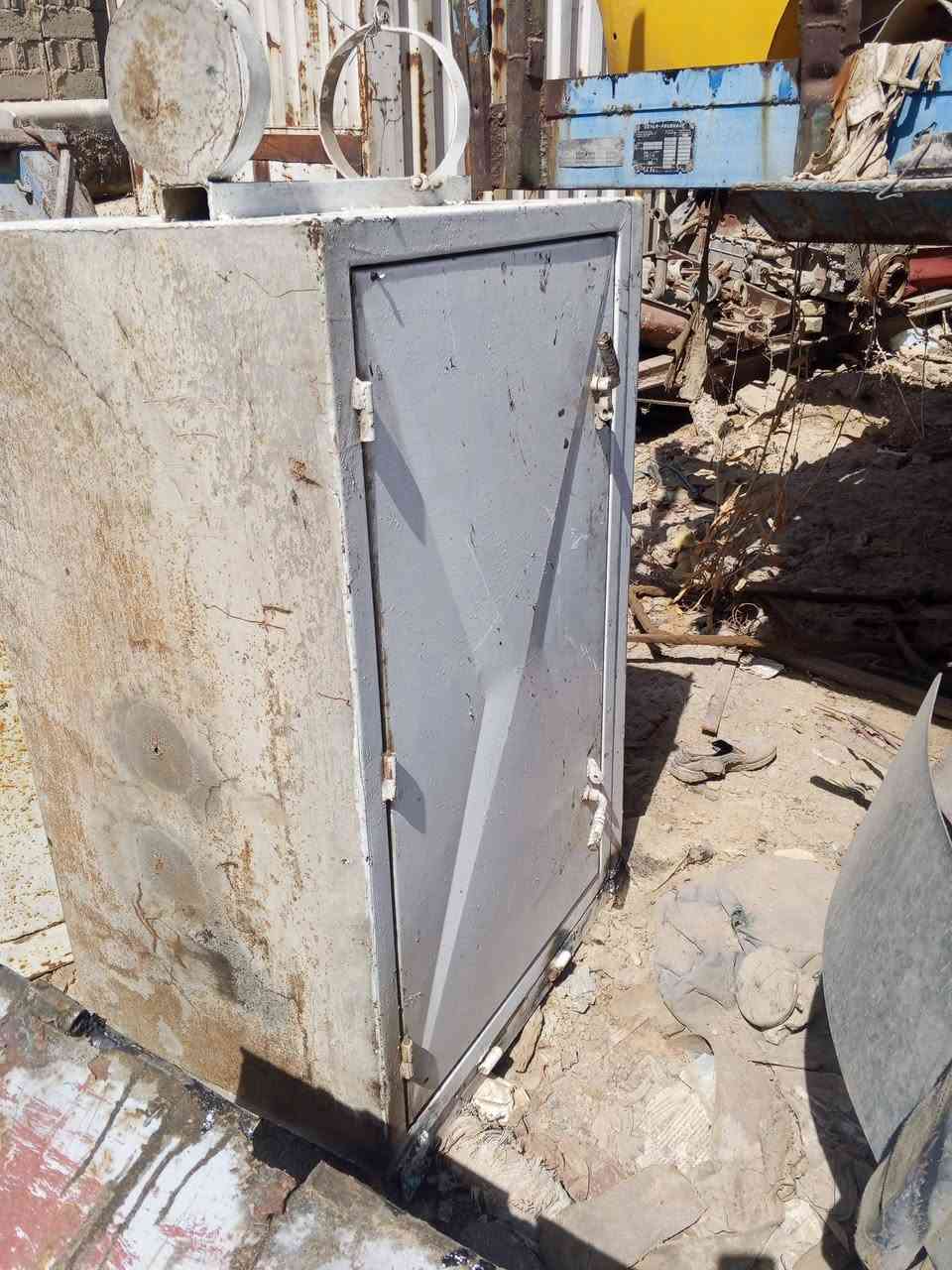 يوجد لدينا صناديك مل تك تاير ومزوج عرباين صهاريج مكاني جرف النداف حسين ***********
