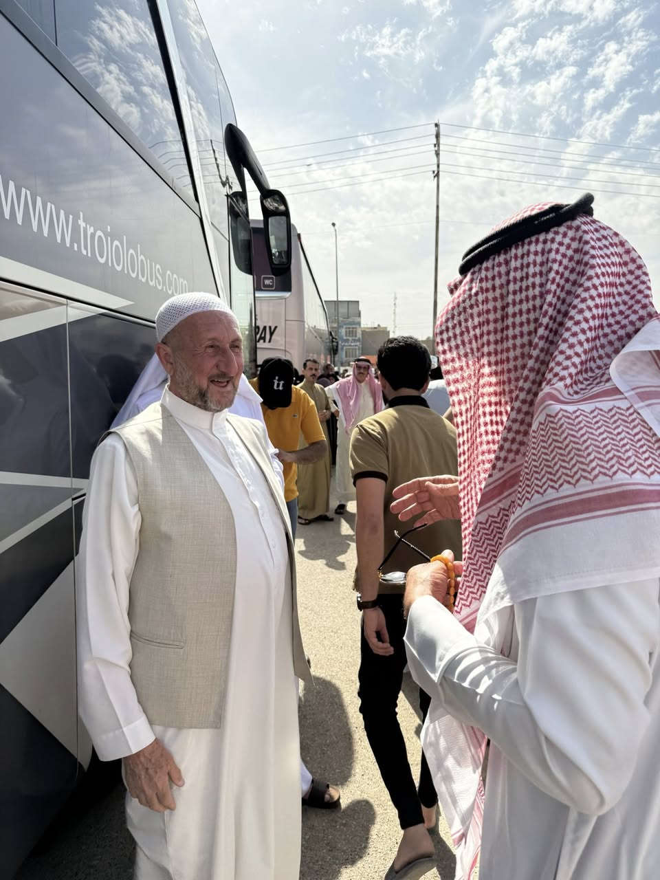 بسم الله وعلى بركه الله 
بإداره الشيخ محمد نجم الدين
مستمرون بأستلام جوازات عطله نصف السنة موعد السفر 2026/1/30 
واخر موعد لأستلام الجوازات 2026/1/20 
الرحله يكون عن طريق البر🚎وعن طريق الجو✈️
فعلى الراغبين تسليم جوازاتهم المقاعد محدودة 
السكن في المدينة المنوره مركزية 
السكن في مكة المكرمة في فندق زوار البيت 
البرنامج يكون:-
ثلاث ليالي في المدينة المنورة خمس ليالي في مكة المكرمة 
مع وجبتين طعام(فطور صباحي وغداء) اضافه الى الهدايا حقيبة كبيره🧳+ حقيبة صغيرة👜 واحرام رجالي او نسائي 
والبرنامج شامل جميع المناسك و المزارات في المدينة المنورة ومكة المكرمة
للاستفسار اكثر الاتصال على الارقام⬇️
***********    الشيخ محمد نجم الدين
***********    عبدالرحمن
***********     علاء الدين
