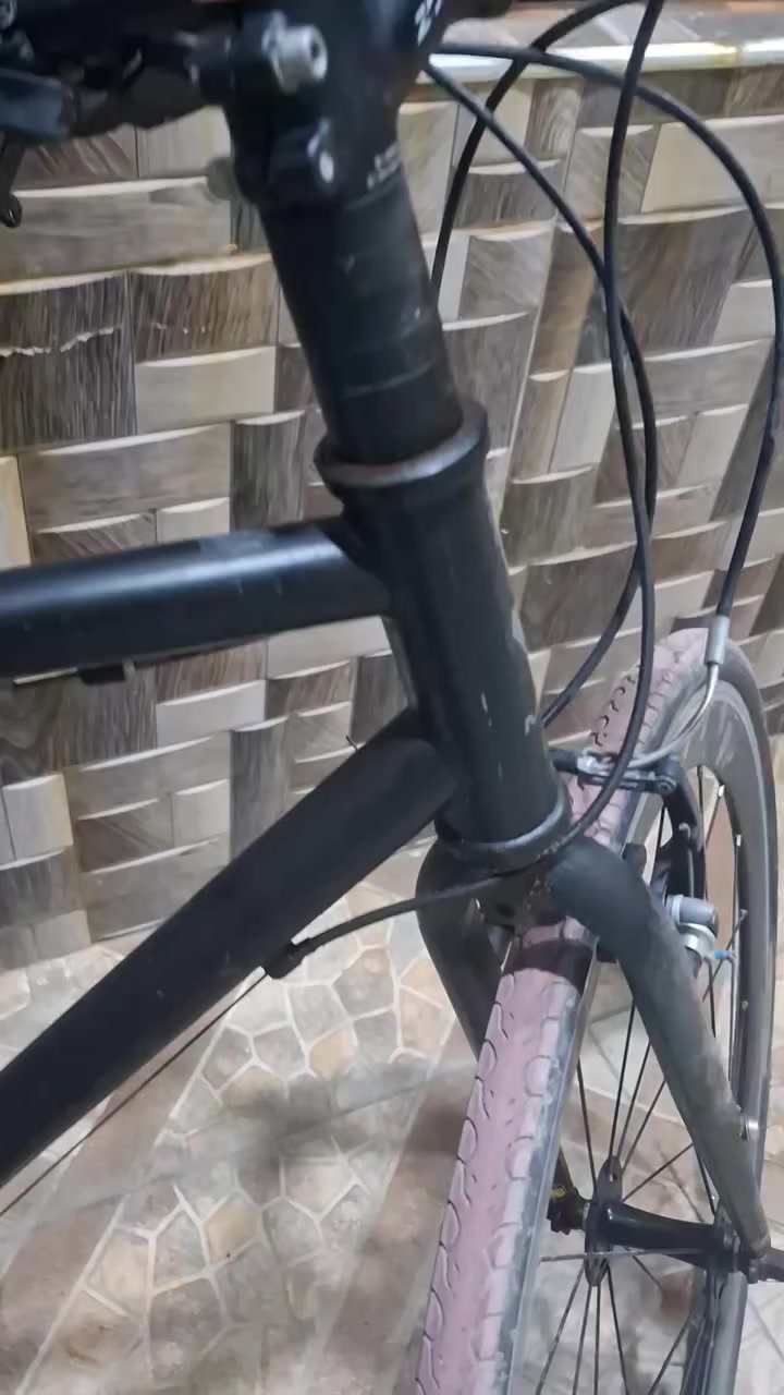 بايسكل 700 لبيع بايسكل حلوه نضيف وجسده من حديد باقي ملحقات المنيوم يعني بايسكل خفيف ريشة بداله أمامية 3 وخلفيه 7 بايسكل كلشي بيه شغال ونضيف سعر 100 الف مكاني ابي الخصيب نهر خوز
رقم الهاتف ***********
