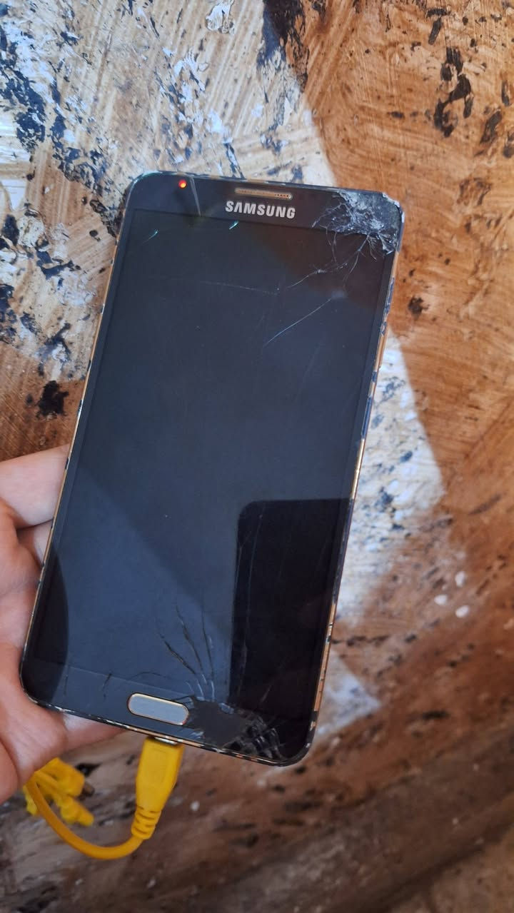 جهازين نوت 3 واحد بيهم الظاهر يشتغل بس لان شاشته مكسورة ما تطلع الصورة وواحد ما ادري بيه اثنينهم ب 15


**إذا كنت صاحب هذا الإعلان وتريد حذفه لأي سبب، رجاءا أرسل رسالة إلى الدعم الفني**