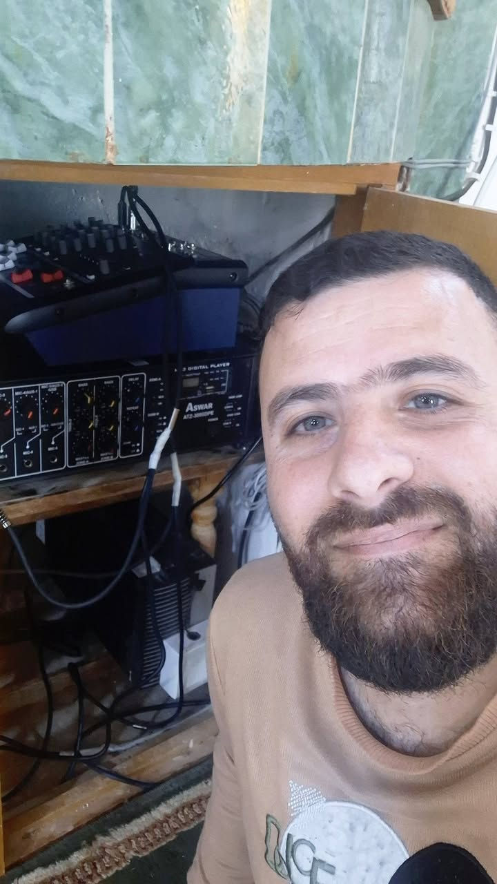 بسم الله و بحمده 
تم تجهيز  و نصب و ربط و تنظيم اجهزة 
جامع 🕌 الكريم في قرية النعيمية 
نسعى لرفع صوت الاذان و القرآن الكريم 🤲
بترتيب و اناقة و اتقان العمل %
                 مكتب الأمل 
             بالصوتيات الأول 
             ***********
