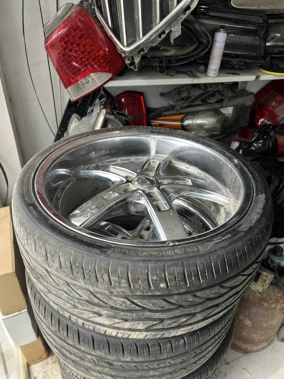 السلام عليكم ويلد حجم 22 اصلي   4 تخم تاير كامل للبيع. 450 وبي. مجال ***********
