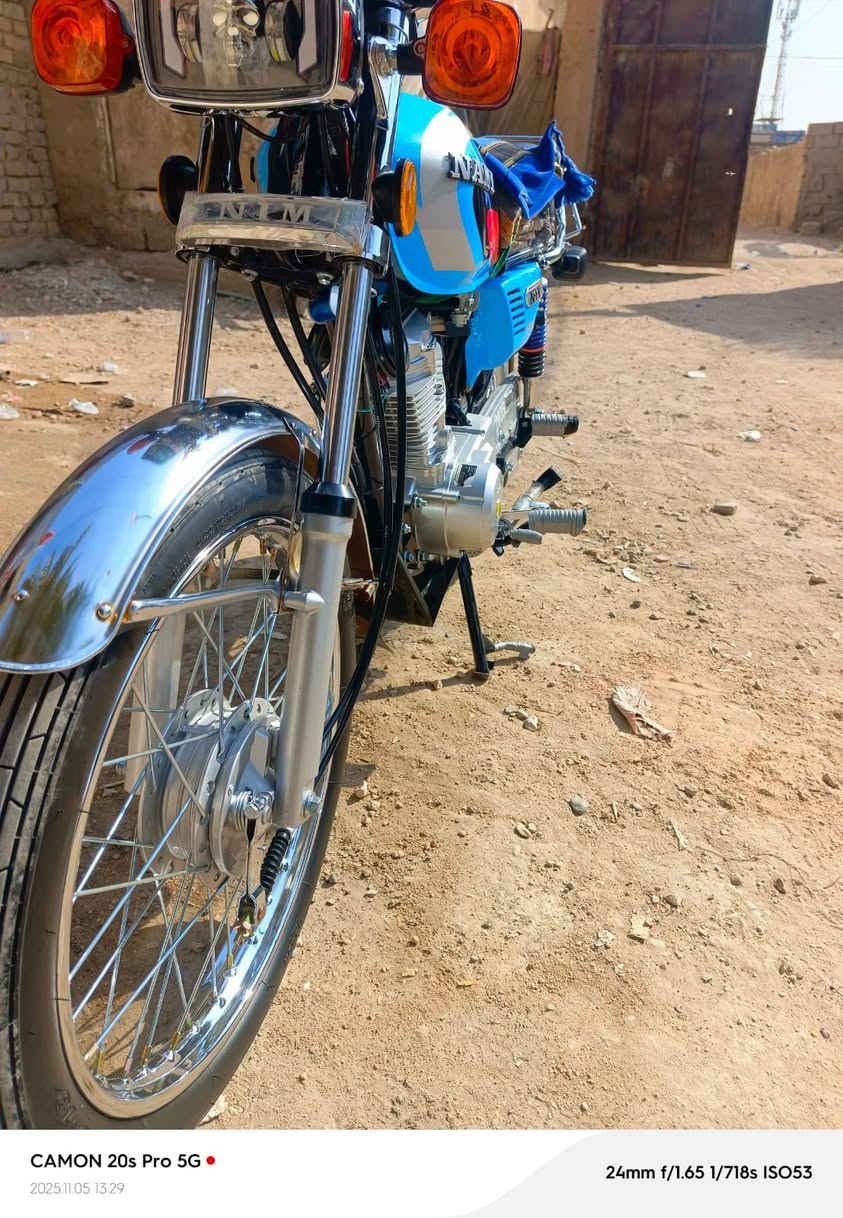 السلام عليكم ... دراجة أربع كير نامة شبه شلامجه موديل 25 طالعه ب 26 دراجة نضيف كلش وانضف من الصورة وتجي وشوف كدامك وتفحص برغي ماناقصه// سعرها 750 وبيها مجال حك جيه عنواني كربلاء كنطرة السلام / الرقم للاستفسار ***********
