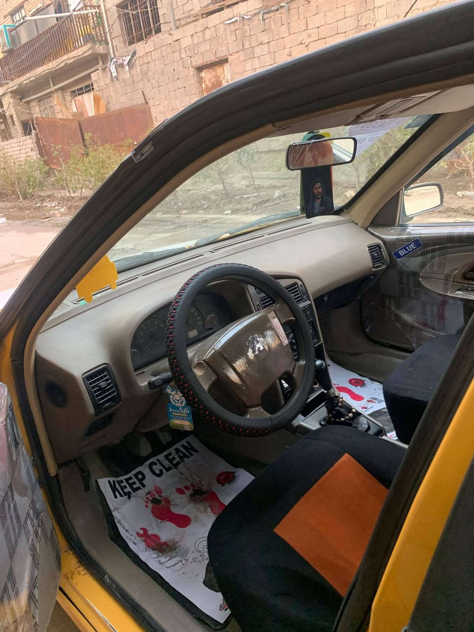 سلام عليكم بيجو الميس 2015 سياره ما بيه لاضربه ولا تبديل عدا صبغ جاملغ فقط بدون دواخل أثر طخه صغيره سياره نضيفه باقي كفاله كير ومحرك مكفولات غرفته حلوه كهربائيات كله شغاله تبريد ثلج تخم تايرات جديد رقام نكليزي باقي بس عل استلام رقم بغداد سنويه جديده هيه غرمات مصفره مكان شهداء البياع ***********
