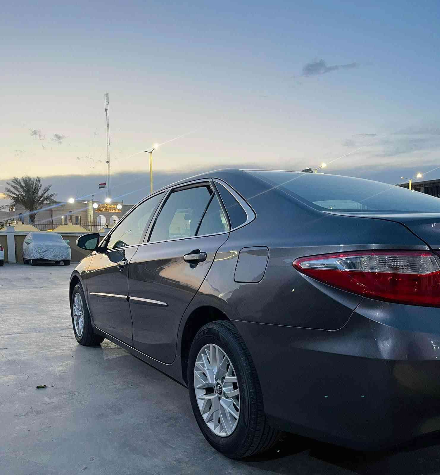 السلام عليكم 

للبيع فقط __ كامري وارد أمريكي 

موديل 2016 __Le

رقم بغداد تحويل مباشر

حادث السياره باب وجاملغ خلفي من امريكا

وهنا صار بيها جاملغ خلفي بدون دواخل والقمارة جارده واني صبغتها

وصور الحادث موجوده وصوره السونار مرفقه وصوره القماره قبل الصبغ مرفقه 

مكينة كفاله وگير كفاله 

السيارة بدون نواقص تخم تاير جديد وادامه كامله عليها

سعر السيارة __130 $  وبيها مجال 

*********** الرمادي, الأنبار
