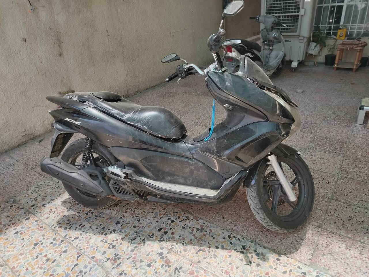 السلام عليكم للبيع بي سي اكس جيل الأول طافي بيهه كازكيت كوم حديد ب 800 وبيه مجال مكان بغداد ***********
