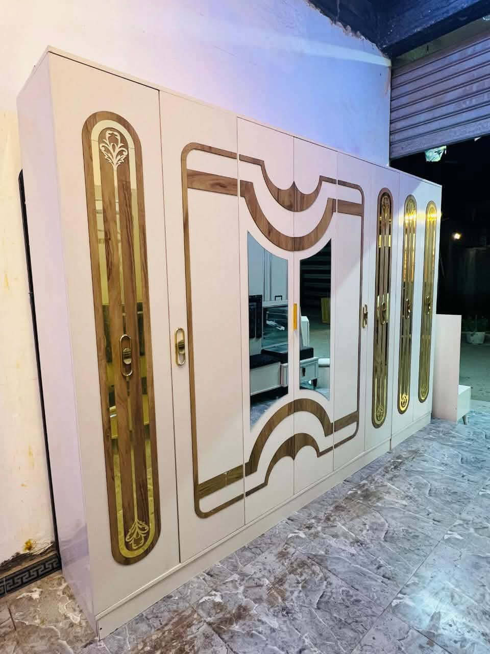 ✨ غرفة تركي 🇹🇷 اصلي صبغ حراري  10 قطع 
 نظام أبواب  موديل حديث 
سرير مخزن عملي
 ضهر بلوك
برغي وجوي حديد 
شازلون مخزن 
 قماش وتر بروف أصلي
✨ نظافة 95/💯
السعر  / 950
شد ونقل مجاني داخل بغداد
 توصيل للمحافظات بأسعار رمزية


**إذا كنت صاحب هذا الإعلان وتريد حذفه لأي سبب، رجاءا أرسل رسالة إلى الدعم الفني**