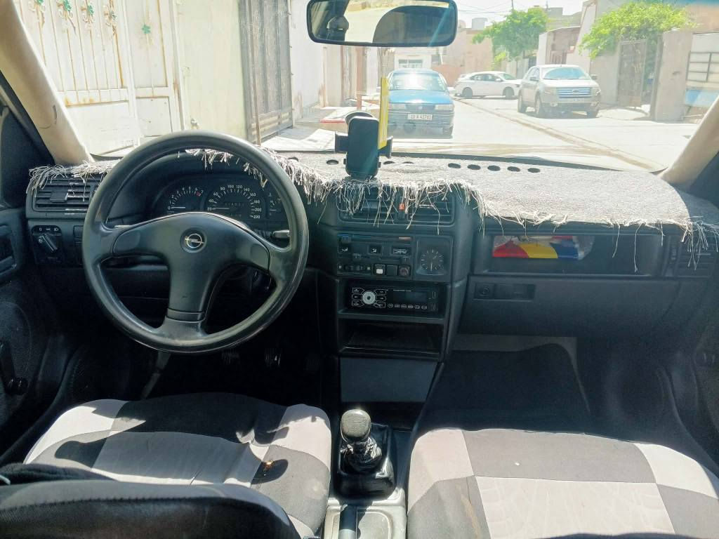 اوبل فكترا موديل 1990 محرك 20 كير عادي شرط كير محرك رقم كركوك مشروع وطني دفتر بنزين موجود .. تايراته جديد تاخم صدر بشرط كهربياته كلهه شغاله دواخلهه نضيفه سقف سلايت Abs قفل مركزي 
مكانه سياره كركوك 
سعره 33
*********** كركوك, العراق
