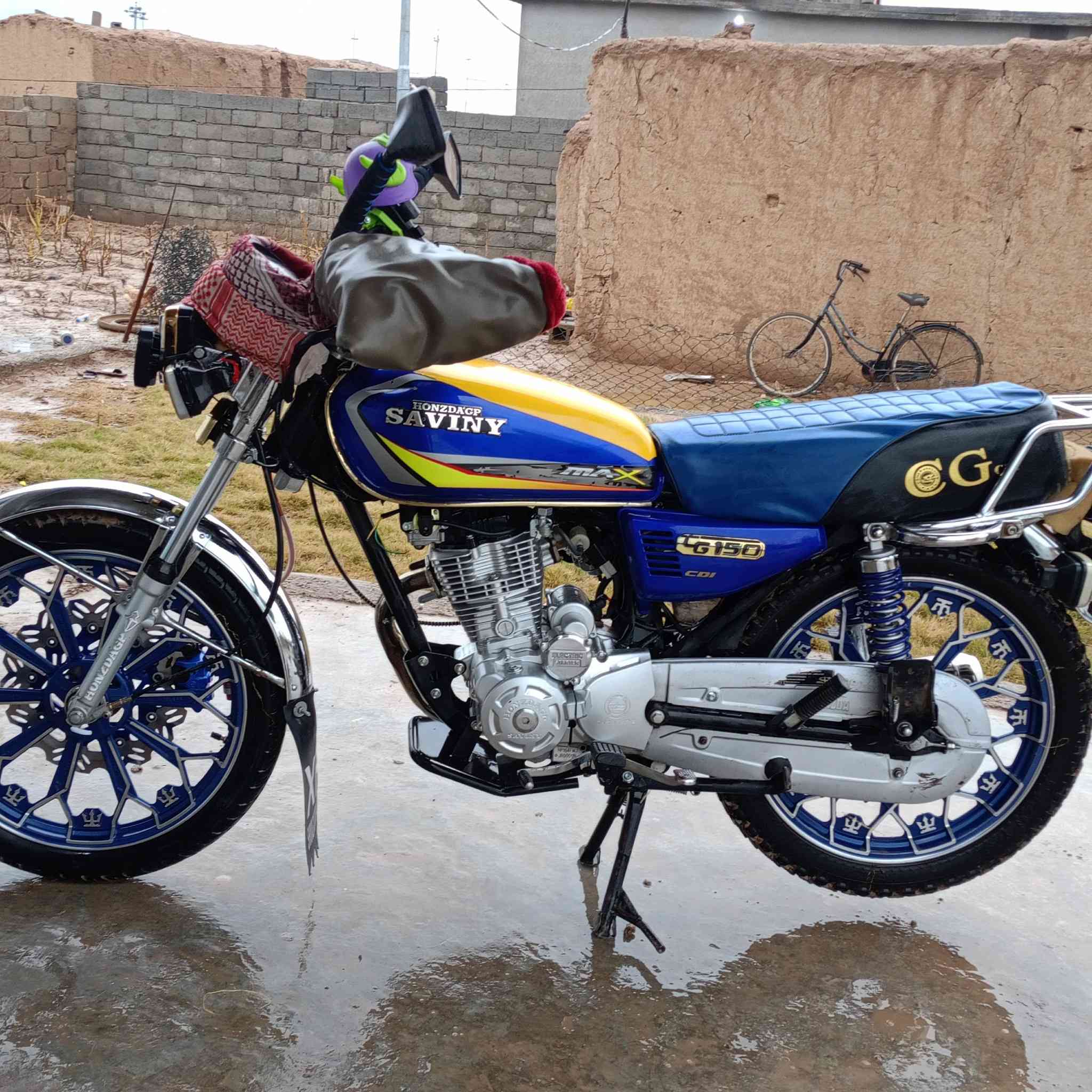 السلام عليكم دراجه سافين موديل 24 محرك  شرط ما مفتوح كله شغال  الشراي يجي خاص وهله بي،،  للاستفسار اتصل:( ***********)
