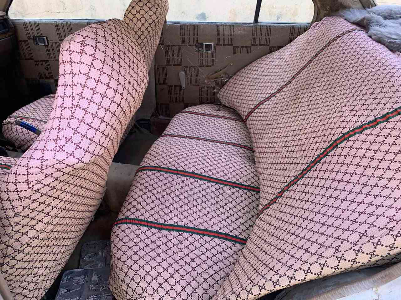 کڕۆنە
گێڕ و مەکینە بیلاد
ئارم پلاستیک سلێمانی
سەیارەکە مەزبوتە و جوانە
بۆ جوانی سبوغ عامکراوە لەسەر ساغە
***********
***********
شوێن/سۆران أربيل, العراق
