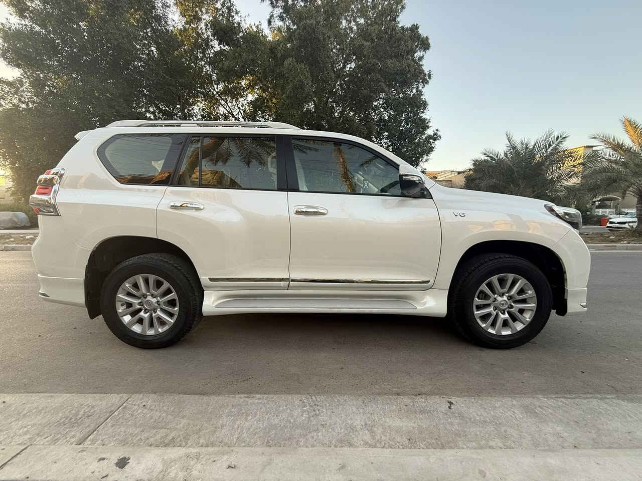 تويوتا برادو 20017  سته سلندر ماشيه 92 حقيقي وين ما يعجبك افحص  فول 1على 1 مواصفات كفاله عامه من الصبغ والبارد والفتح وكلشي والسياره على أدينه من الوكاله لليوم مواصفات كامره شاشات 3 حسسات مري شفط فتحه كشنات كهرباء ( دبل تانكي ) كويتي بصمه 7 راكب تبريد3 قطع ، ثلاجه 
رقم اربيل الدولي بسمي تحويل مباشر هزه جديده وأرقام جديده والسياره عل وضع الوكاله السعر 365 $ وبيه مجال مكاني بغداد شارع فلسطين ***********
