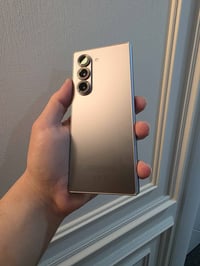 سامسونج زد فولد 6 • ٢٥٦/١٢ رام • شاشة خدش صغير