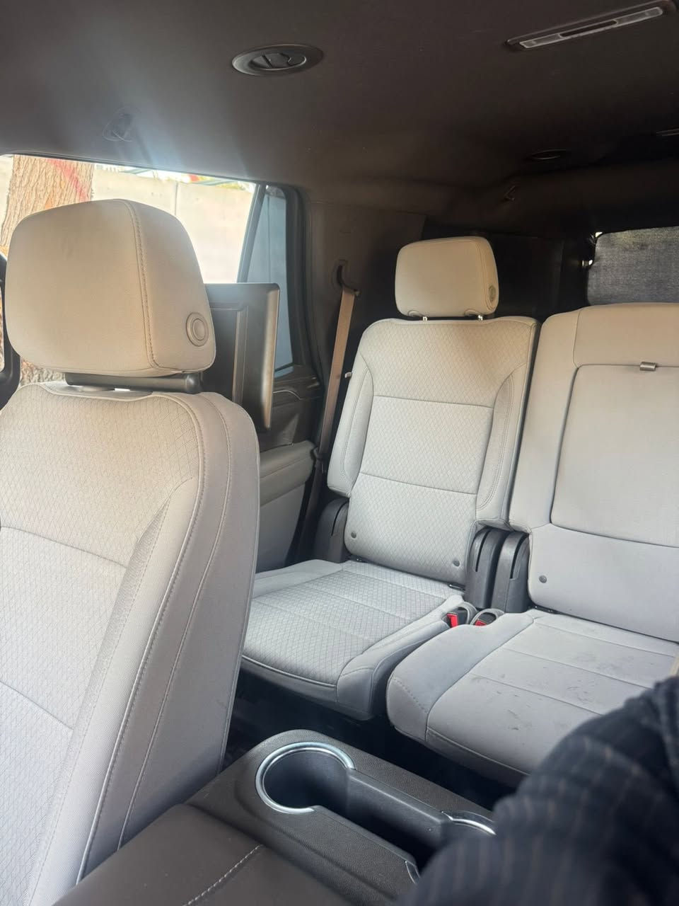 سلام عليكم تاهو للبيع موديل24 ماشيه 27 سياره جديده بيها بارد كد شبر باب  خلفي
للستفسار اتصل *********** سعر47الف يعني اربع دفاتر وسبعين ورقه بيها مجال
