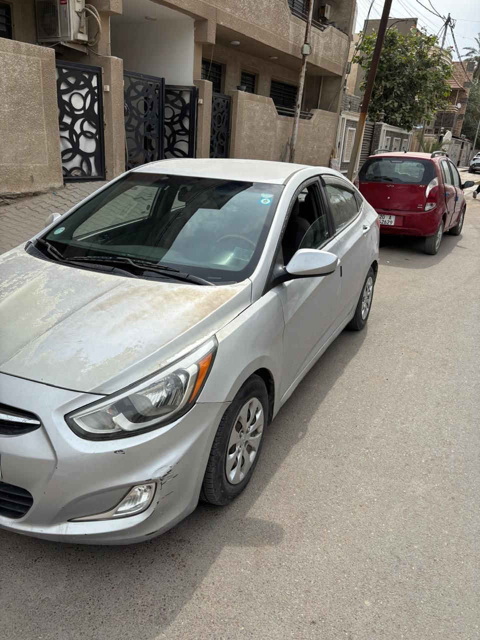 السلام عليكم
هونداي أكسنت 2016 
وأرد امريكي بدون ايرباك ورقم 
الشاصي KMHCT4AE7GU041391
 GDI محرك 1600 
حادث داخل العراق تبديل بابين السايق والورا
رقم بغداد مشروع وطني اي مكان تتحول 
سيارة بإسمي سنويه 2030 هزه جديده تحويل مباشر  
مابيها اي نقص 
السعر  90 ورقة  وبيها مجال بسيط
مكان السيارة بغداد: قرب كاتب عدل المنصور
رقم الموبايل ‭ ***********
