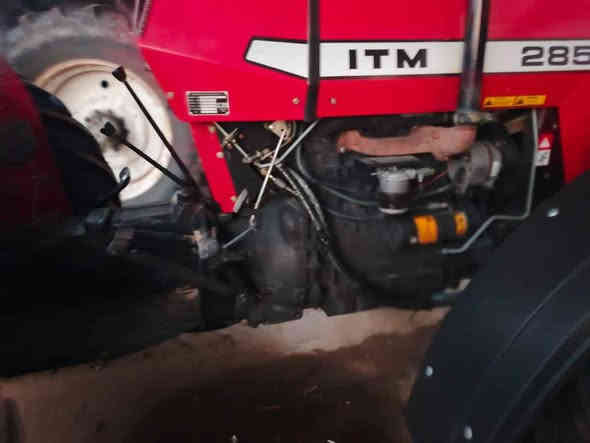 لبيع تركتر ايراني موديل 2023 انضف من الصورة شرط  رقم سليمانيه السعر 135ورقه مكانه كركوك دبس رقم *********** Singapore
