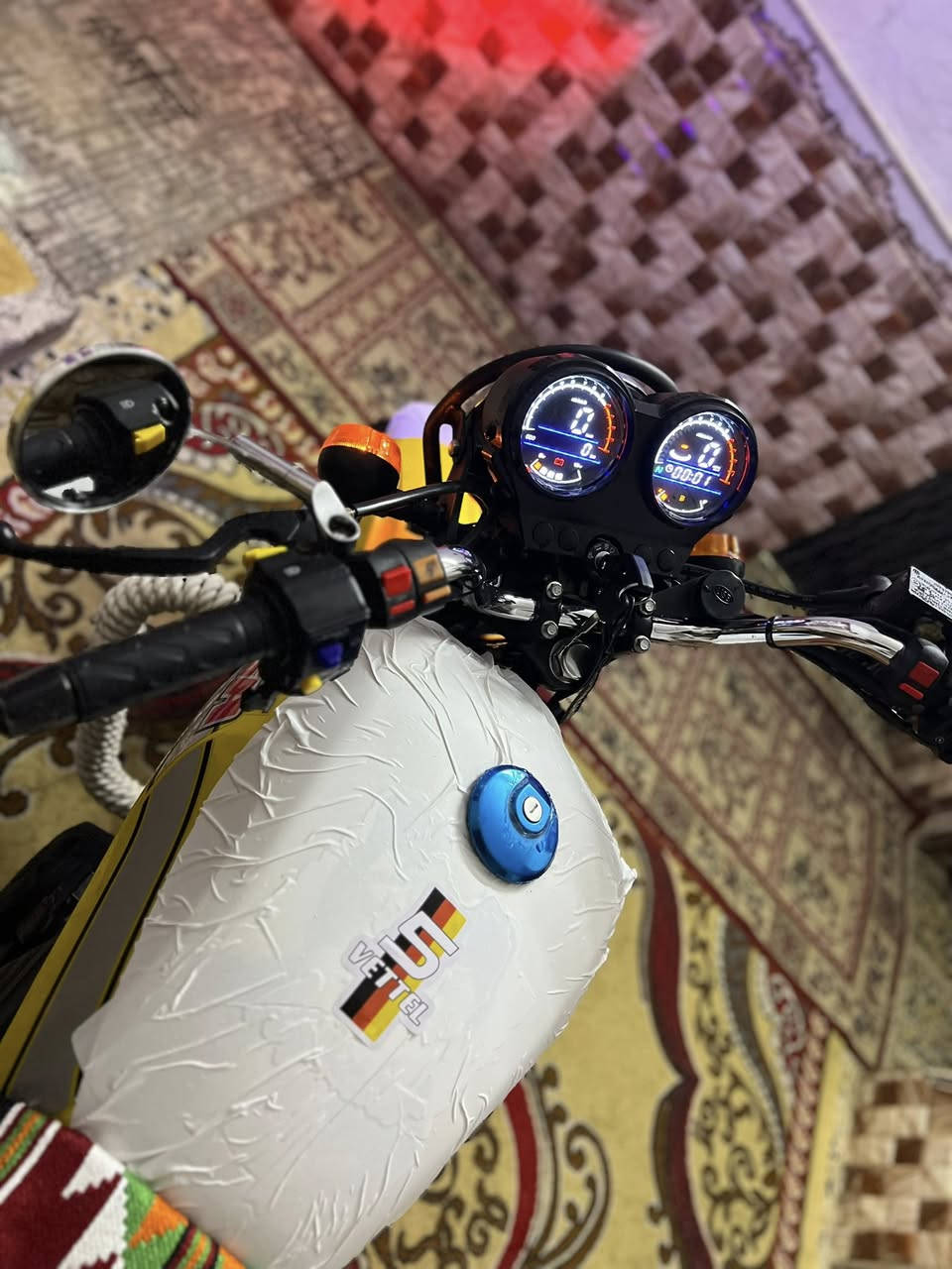 سلام عليكم شلونهم الشباب دايون محرك ٢٠٠ الدراجه مديل ٢٢ طالعه ب ٢٣ الدراجه برغي واحد ماعايزه مكفوله من التاير للتاير والله العضيم كلش معتني بيه وممشتغله دلفري الدراجه رايده ١٨٠٠ وبيه مجال للطيبين تدللون الدراجه اصولي اوراق كامله وصل وكلشي بس تروح ترقم اذا تحب مكاني نجف المناذره وهذا رقمي للي حاب يتصل***********
