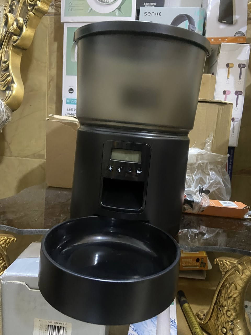 هاز التغذية الأوتوماتيكي للحيوانات الأليفة من ماركة Bemoony (طراز A4) هو موزع طعام جاف بسعة 3 لترات، مصمم للقطط والكلاب الصغيرة. يتميز هذا الجهاز بإمكانية برمجة ما يصل إلى 6 وجبات يومياً، مع تحديد عدد الحصص لكل وجبة (من 1 إلى 9 حصص، حيث تزن كل✅سعر ب 45الف مكاني تاميم اتصل على الرقم ***********
