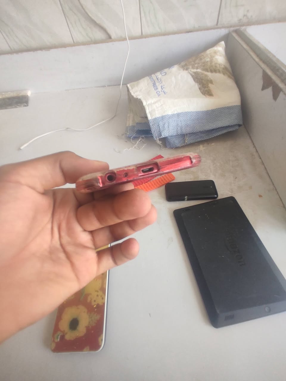 سلام عليكم اجهزه عطلانه للبيع ماعرف شاشات بوردات ماعرف ابيع فحم جهازين وايباد وتلفون زغير عوزه بطاريه وساعه لمس شغاله عوزها شاحنه فقط وياها سوارات قيم وخذ مكاني بغداد مدينه الصدر ***********
