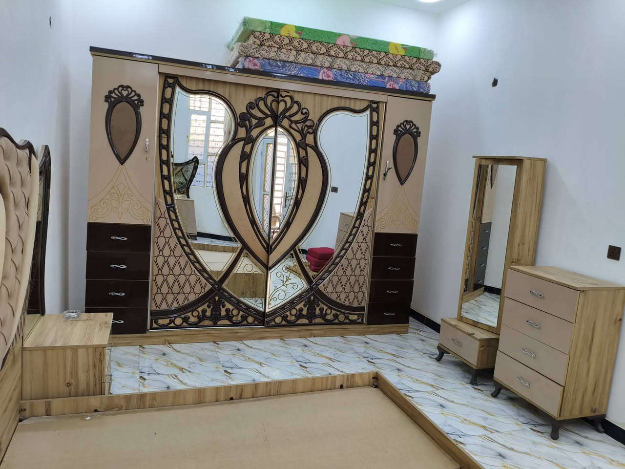 السلام عليكم
مكلف بالنشر
غرفة خشاب تركيا للبيع هاي صور الغرفه كامله 
سعر الغرفه 700 الف وبيها مجال 
غير متواجد ع فيس او الماسنجر
الشراي يتصل ع الرقم ويدلل
***********
***********
