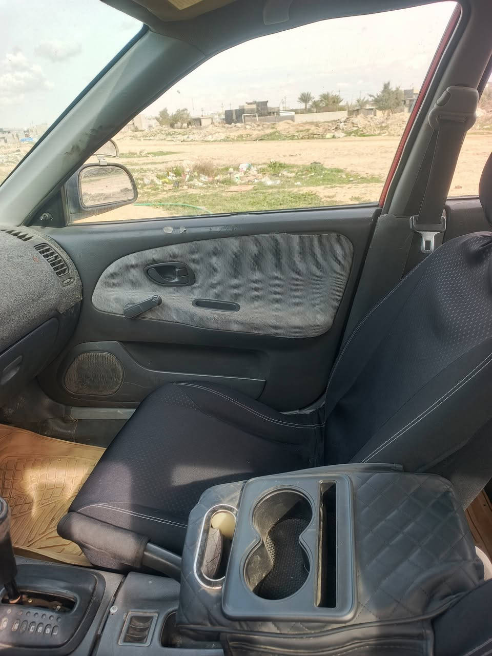 مستبوشي ميراج موديل 2000. كير محرك بلادي بلشرط سنوية عضم عاج منتهية دفتر بانزين بيها سيارة لوك كدام العين بسعر مناسب جدا يرهم مراوس حسب القناعة ***********
