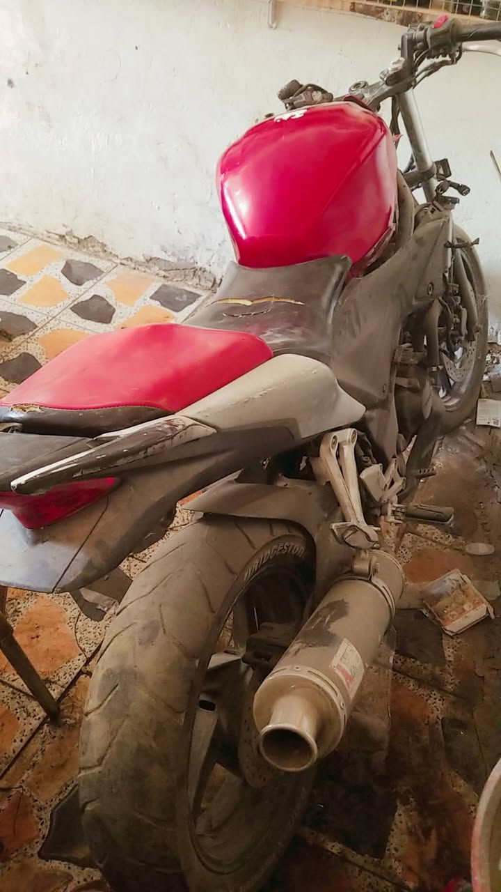 سلام عليكم بطح CBR 250مكينه. مكفوله. من الفتح. اثر حادثهه. الوجه فقط. كفر دبل عواج. گطعت نار بسبب الحادث. ابيع هلموجود. 750.مكان النجف ابوصخير. ***********
