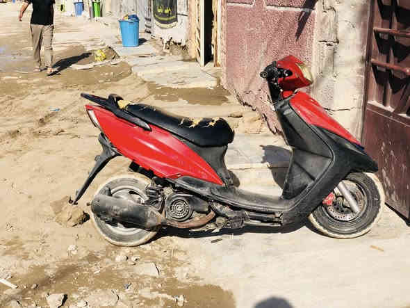 دراجه ماكس ثعلب 140 الدراجه شغاله سلف هندر كهربائيات شغاله بس ناقصهه كلوبات تنضح دهن قليل من المقياس مالتهه نقصهه فقط باتري تجي تفحص وتشوف ابيع كوم حديد رايدهه ب١٢٥ قفل قفل *********** بغداد الكماليه
