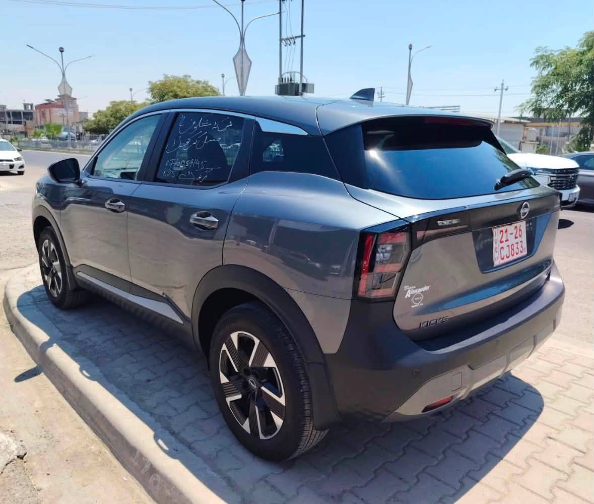*تحية طيبة لجميع المتابعين *
نيسان كيكس  موديل 2025. 
مواصفات AWD SV. 
حجم المحرك 2.0L. 
العداد 6300 ميل. 
رقم الشاصي 3N8AP6CBXSL414669

المواصفات SV
*دخول ذكي و بصمة تشغيل. 
*حساسات وكاميرا خلفية. 
*تحديد مسار , نقطة عمياء. 
*رادار امامي وخلفي وجوانب. 
*شاشة كبيرة، فول تحكم في المقود. 
*ومواصفات اخرى كثيرة. 

الضرر
ربع البنيد صبغ فقط. 

✅الشواصي سليمة. 
‏✅راديترات سليمة. 
✅جميع  الإرباكات سليمة
✅لايتات وچاملخ بلادية كانت مرفقة مع السيارة من امريكا. 

صور الحادث وتقرير السونار مرفقة في الاعلان. 

السيارة كاتي تترقم شمال العراق 
إربيل * سليمانية * دهوك 

السعر 172 مجال بسيط للجاد. 

للاستفسار عن السيارة يرجى مراجعة معرض المربد لتجارة السيارات كركوك حي الخضراء شارع المعارض. 

او الاتصال على الرقم 
***********
