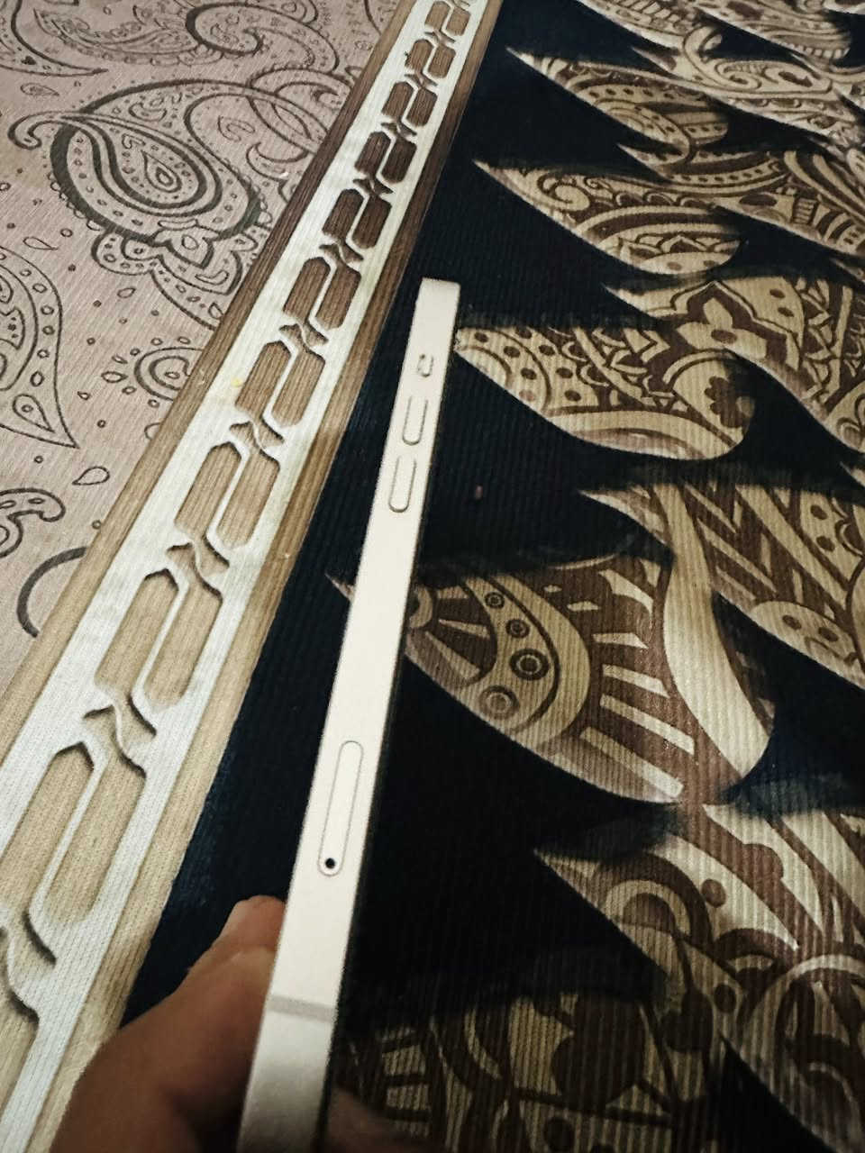 السلام عليكم ايفون13 عادي للبيع ذاكره 128 بطاريه 90 اصليه جهاز جديد مكفول وتر بروف شرط تجي تفحصه بل مي وتاخذه وتروح جهاز شخط ممشخطو الصور ضالمته سعر خاص رقمي ***********مكاني حله حي الجزائر
