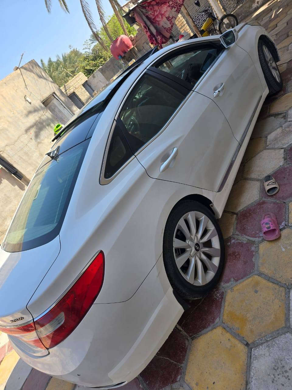 سلام عليكم
ازيرا فول مواصفات 1ع1 
بنرامه 
بصمه 
فول تحكمات 
سياره موديل ٢٠١٢ سياره كفاله من صبغ ومن الحادث فقط بيه بارد بنيد كد صبع شوف العين 
مكينه ٣٠٠٠كفاله 
سنويه جديده رقم جديد سياره بصره بسمي شرط تحويل سعر سياره ١٢٥ تصال ***********
