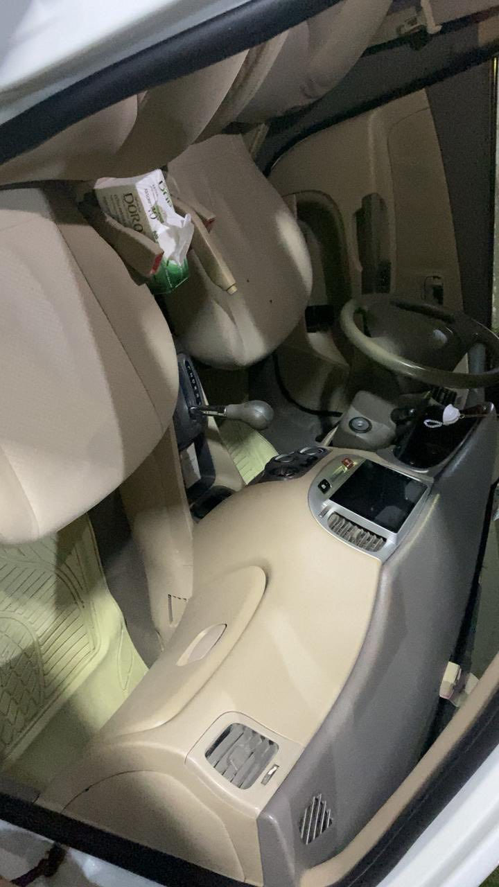 كيا ريو 2012
محرك ١٤ 
بدون ضرر صبغ فقط شبرين بالبوند غيرها ماكو 
سعر (١٠٠) وبيها مجال
رقم واتس ***********
اتصال ***********
