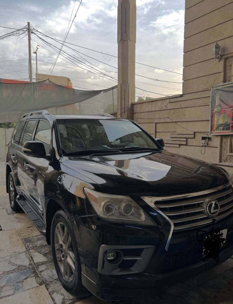 للبيع سياره لكزز 
موديل ٢٠٠٩ محدثه ٢٠١٥
السياره مكفوله لاكص ولا ضربه 
كلها بلادي 
حجمها ٥٧٠ سبورت 
السياره فول مواصفات اعلى شي 
مواصفاتها 
الون اسود 
كشنات جلد 
كشنات كلهن كهرباء المامي والخلفي والخير 
كشن خزن ميموري 
تدفئه تبريد بلكشنات 
استيرن كهرباء +خزن ميموري 
لايت زنون عدسه يعمي بلادي 
جنطه كهرباء 
تحكم استيرن جهتين +كروز سرعه 
ثلاجه اماميه 
تبريد ثلج 
حساسات امامي خلفي 
كامرات ٣٦٠  بلادي امامي +خلفي +جانبي 
نضام ترحيب 
محرك ٥٧٠٠ 
السياره فور ويل 
جكات تصعد وتنزل بلاد كله شغال 
نضام الدفلك مال التغريز كله شغال 
الشاشه امامي وخلفيه 
السياره بعد بيها مواصفات هواي ما ذكرتهن وكلش جديده 
السعر ب١٨٠ ورقه وبيها مجال بسيط للشراي 
للاتصال على الرقم ***********
