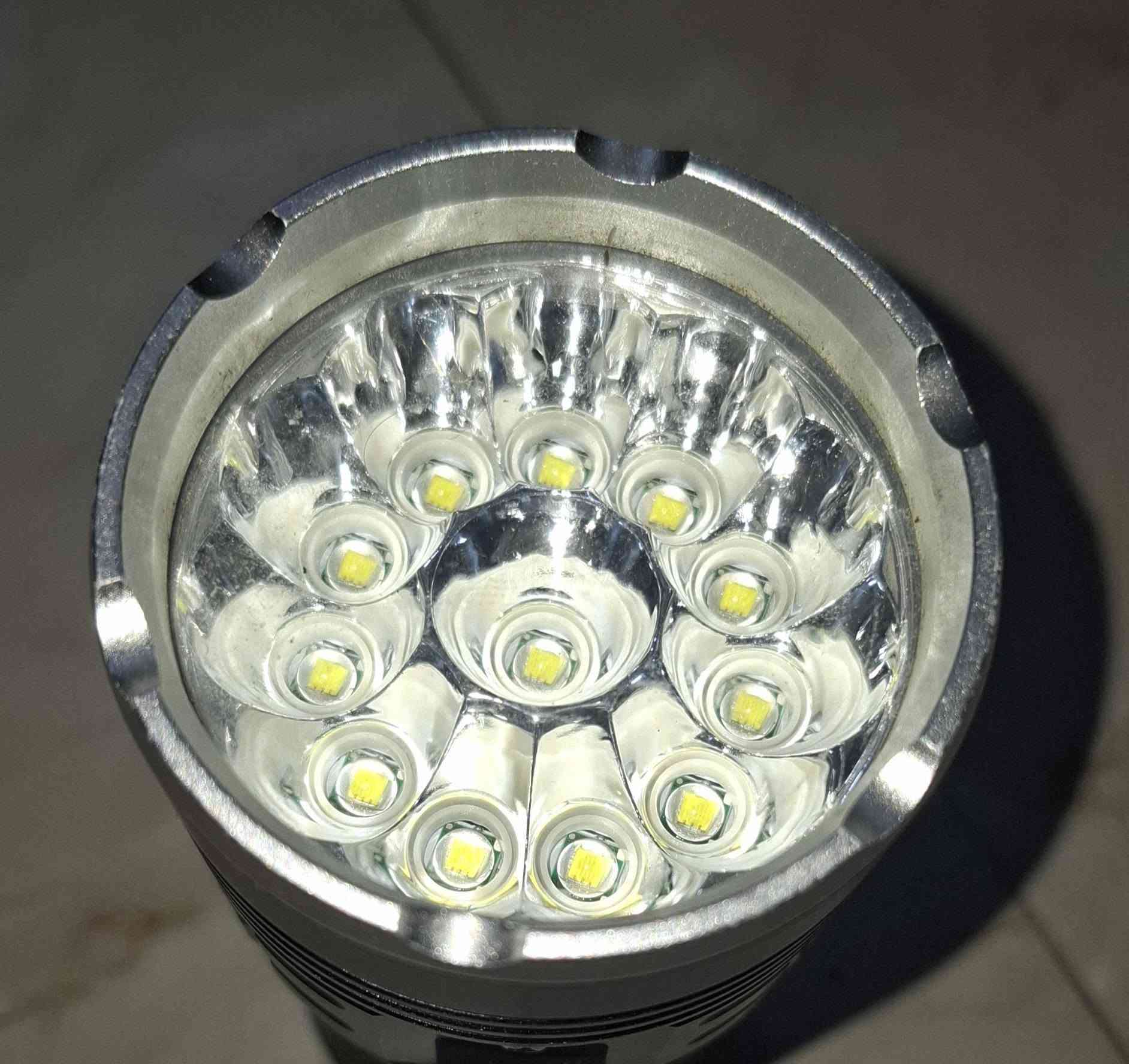 تورج لايت 
مصباح LED عالي الطاقة 15000 لومن قابل لاعادة الشحن بمنفذ USB ببطاريات مدمجة مقاوم للماء بـ3 اوضاع للتخييم والصيد والصيد والانشطة الخارجية
السعر 60 الف وبي مجال


**إذا كنت صاحب هذا الإعلان وتريد حذفه لأي سبب، رجاءا أرسل رسالة إلى الدعم الفني**