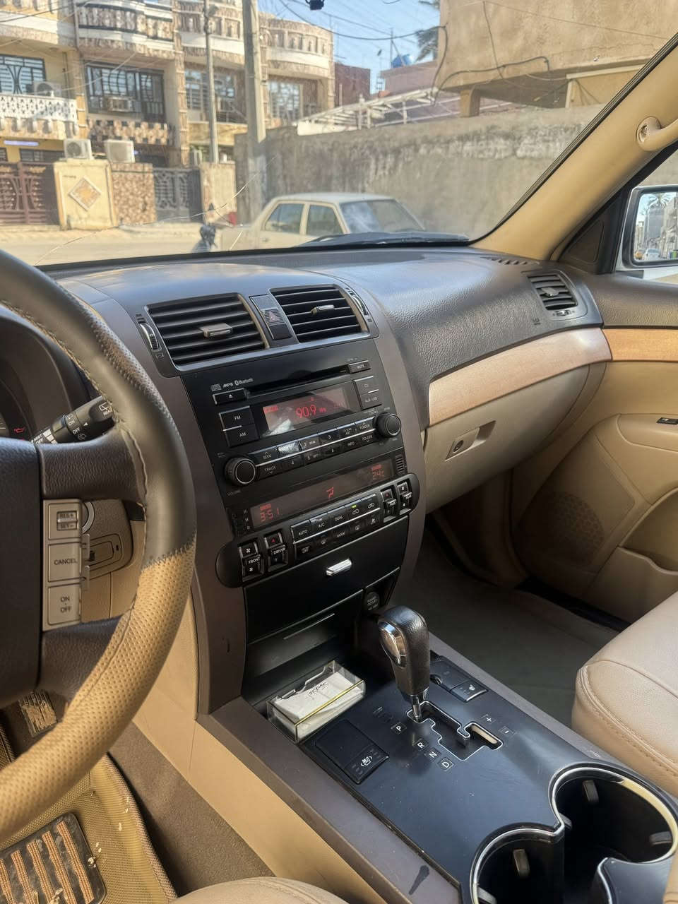 سلام عليكم كيه مهافي فول مواصفات ميحتاج اذكر الموصافات الفول معروف  موديل ٢٠١٣  رقم دولي بسمي رقم مميز سياره جاهزه من جميع من كلشي اي نقص مابيه ماشيه ١١٥ حقيقي نوزل على وضع الشركه مكفوله من الصبخ والتبديل بيه طخه بل باب ممعمره. سعر ١٥٥ وبيه مجال ***********
