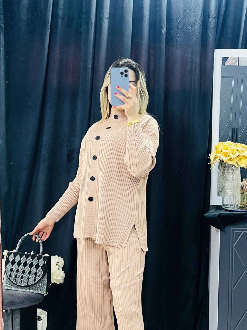 تراك فول ليكرا كوالتي عالي مناسب للطلعات وبنفس الوقت يدفي ومريح بلبس للحجز والاستفسار دايركت او واتساب ***********
