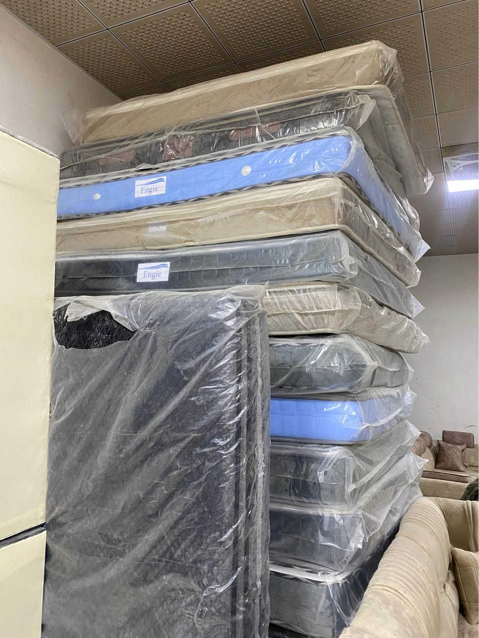 كميه من دواسك طبي 16 دوشك قياس متر و80مترين و80 تركي كميه شلعه وحده واحد على 130 مذيل فرو الرنب الطب*********** معه ضمان 5سنوات كربلاء, العراق
