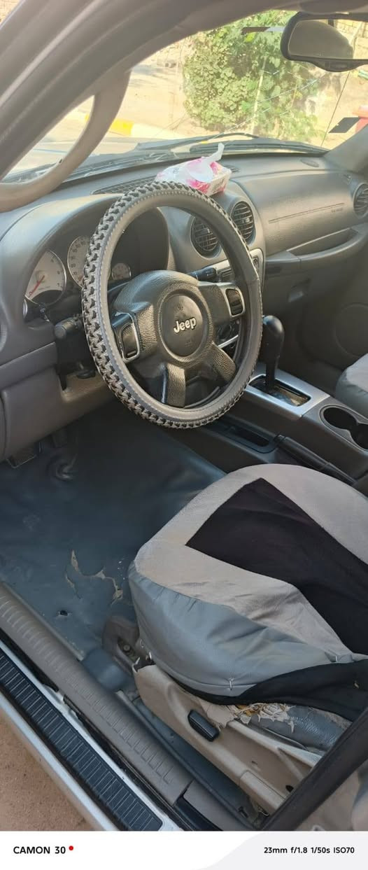 تحيه طيبه للبيع جيب لبرتي موديل ٢٠٠٤ السياره جاهزه من كل النواحي كير ومكينه وحداديه تاير رقم بغداد دولي السعر ٦٥ وبيه مجال بسيط للاستفسار على الرقم ***********مكان السياره واسط النعمانيه
