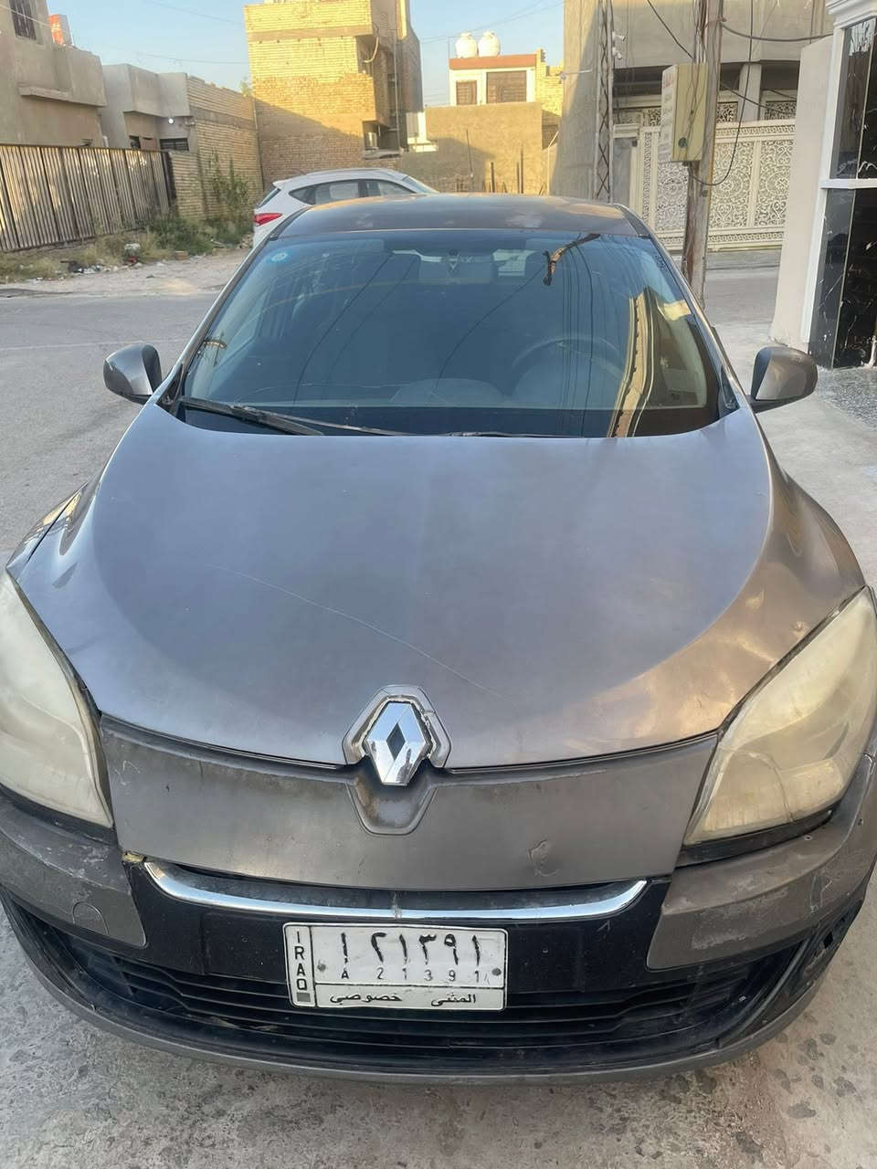السلام عليكم
رينو ميكان 2013 وارد خليجي بجم كبس 

 مكينه 1600 

سياره كير تمام 
مكينه تنقص 

صدر تمام كهربائيات كلها شغاله

 بيها أماكن معجون 

السياره تحتاج دعاميه اماميه تطبك 

ومكينه جديده فقط سعر مكينتها 4$ 

سعرها 38 بسعر الطيبه

مكانها بغداد حي الجهاد 

***********
