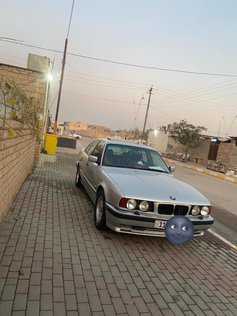 السلام عليكم ورحمه الله
بي ام دبليو 525 اصل وارد الماني موديل 1992 مسكر 

صبغ عام جمالية بدون حادث شواصي نضيفه السياره بدون خياس ☪️

…
مراوس يرهم انترا افانتي 
…

رقم بغداد  دولي جديد  سنويه ل 2029 + تحويل مباشر ✅

ويل خليه بلادي ✅

دعاميات M 

منظومة بانزين تخبل مناقصها شي

 سلايت شغال 

مسجل شاشا اصلي 

تدفئه 🟠

تبريد ثلج ✳️

غرفة كاملة جديده جلد اسود  ✔️

4 جام اوتو ✔️

تحكم مري اوتو✔️

دبل ايرباك 

محرك بشرط✅

كير اوتو بشرط✅

حداديه جديد✅

تايرات نضيفه ✅

باتري جديد✅ 

اكسل جديد بلادي ☑️ 

انطلاقيه وشلعه خير من الله 

ادامة وتعمير كامل جديد ع سياره متعوب عليها مال جناي مو شراي بياع 

اخوان السيارة كاملة واحلى من صور امانه وحياكم الله جميعاً 

السعر /60 بيها مجال 

مكانها سامراء المقدسه/***********
