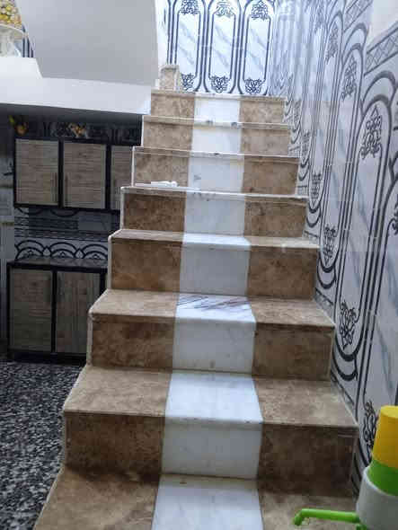 دار للبيع 50 م 
نضيف جدا سيراميك 
استقبال ومطبخ حار بارد وحمام وصحيات 
والطابق الثاني غرفه نوم وبيتونه وسطح 
السعر 60 قفل  العنوان بغداد بلديات ال ضباط 2 زراعي شارع 20 قرب اسواق الحجي 
للاستفسار الاتصال على الرقم ***********
