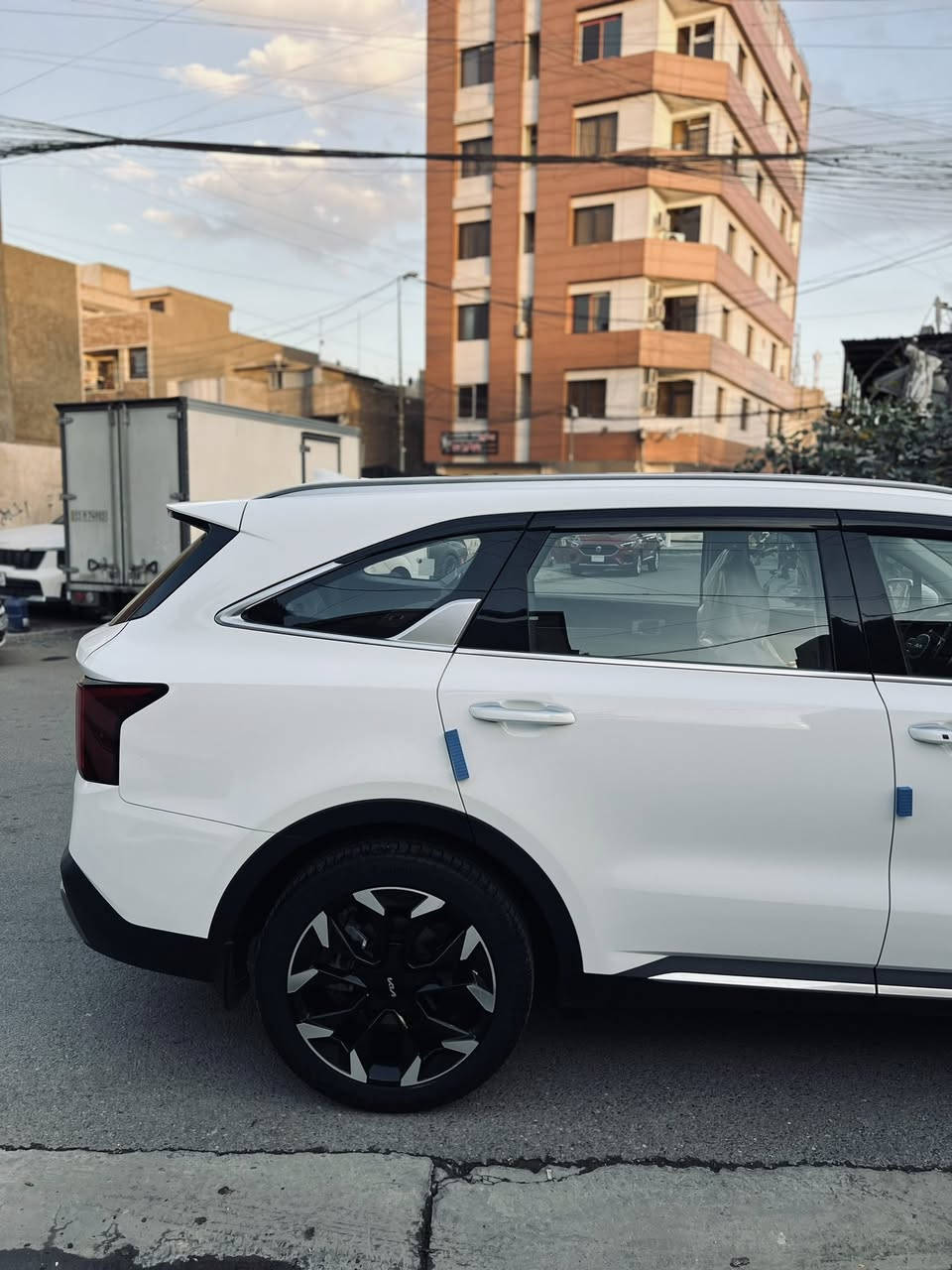السلام عليكم 
كيا سورنتو 2024 خليجي للبيع
رقم بغداد ماشيه 27

فول مواصفات ١/١
بانوراما
مانع اصطدام
كشنات جلد
حجم لمكينه 6 سلندر
حساسات محيطيه
حساسات اماميه خلفيه
بصمه
بصمه دخول بابين  
شاشه كار بلي متصله 
كامره خلفيه  
كامره اماميه
كير ماوس
درايف مود 
سايد بريك بصمه
بردات خلفيه
شحن لاسلكي
منافذ تايبسي 
منافذ يواس بي
كشنات امامي خلفي كهرباء
٤ اوضاع قياده
Led امامي وخلفي
اوتو هولد 
نظام نزول منحدرات
7 راكب
٣ قطع تبريد
صندوق كهرباء
نقطه عمياء 
فول تحكم ستيرن 
عدتها لاحتياطيه من لشركة 

السعر  315 وبيها مجال بسيط 

العنوان الاعظمية قرب مستشفى دجله الاهلي

للاستفسار ***********
