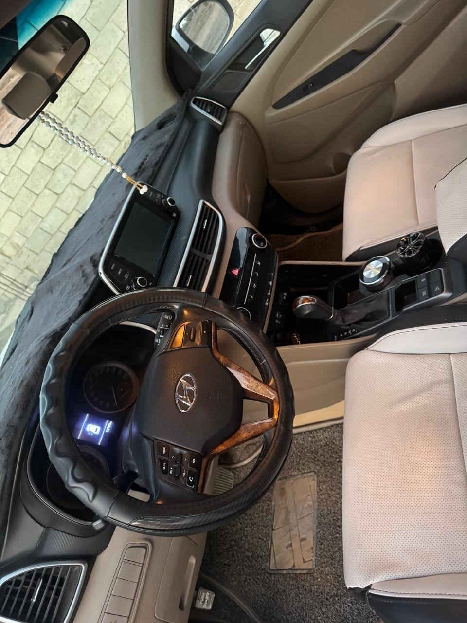 سلام عليكم..توسان خليجي 2019.
سياره فول مواصفات ماعده البني رومه 
رقم..قادسيه.بسمي.مكان السياره بغداد..
مكينه+كير+صدر/100%
السعر/152وبيه مجال..
السياره..بيها صفحه+قماره صبغ..
الاستفسار أكثر/ه‍/***********
