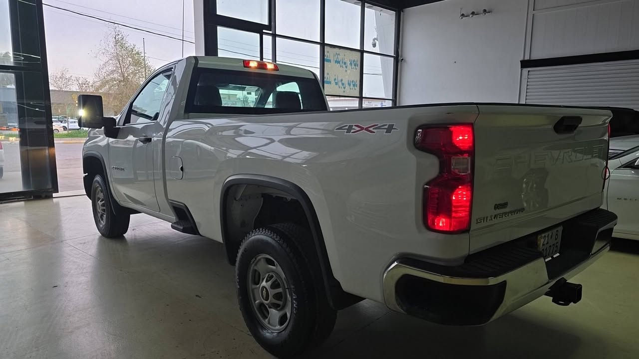 سلام عليكم للبيع سلفرادو موديل 2024 ٨برغي ٨سلندر حجم محرك ٦٦٠٠ مواصفات رادار بصمه خط طريق مرايه شفت توو ويل بي سبغ باب نفر شويه ب تكمه رقم شاصي موجود رقم تليفون واتساب ***********
