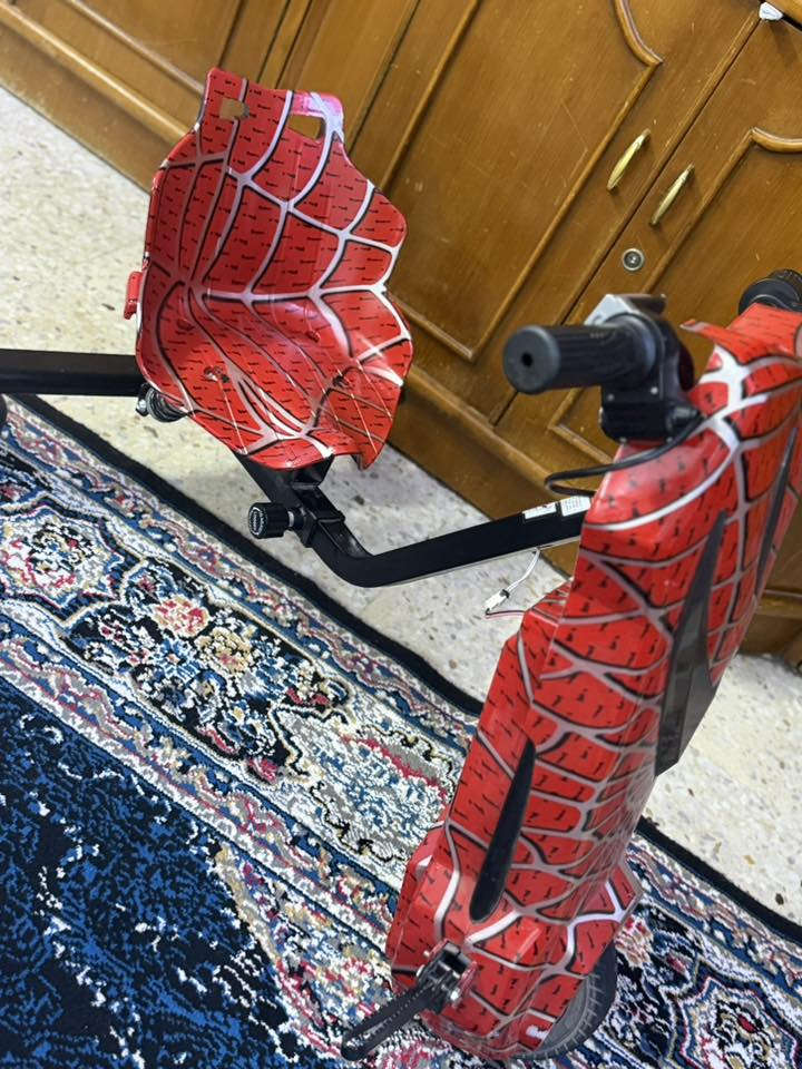 السلام عليكم 
سكوتر درفت 
يتحمل وزن ١٢٠ 
الحجم الكبير 
سعر ٧٥ 
مكاني بغداد 
***********
