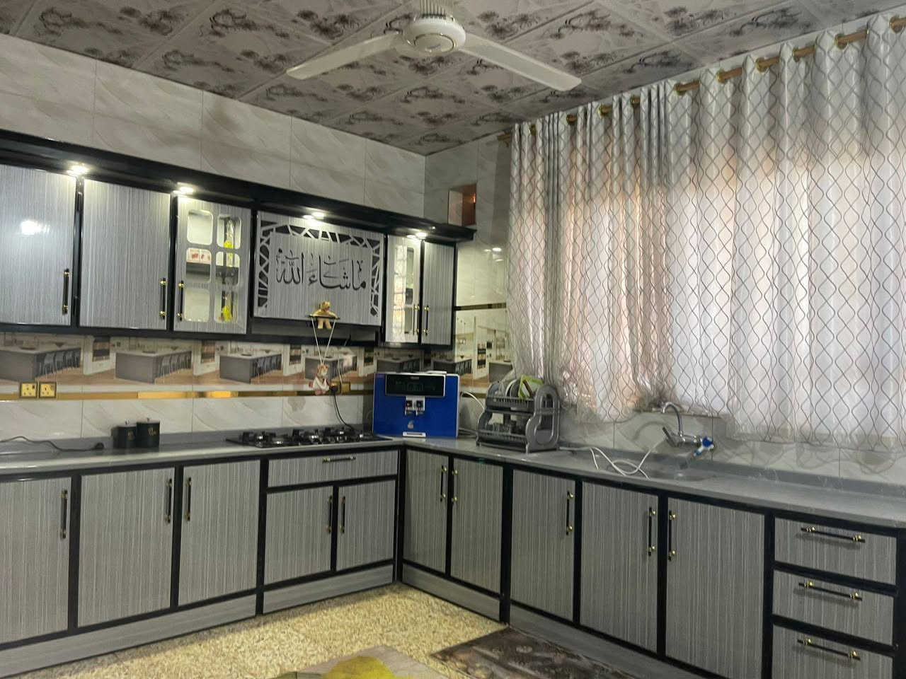 كاونتر  البيع استعمال قليل جدا  مكان بغداد للاستفسار عل خاص او اتصال ***********
