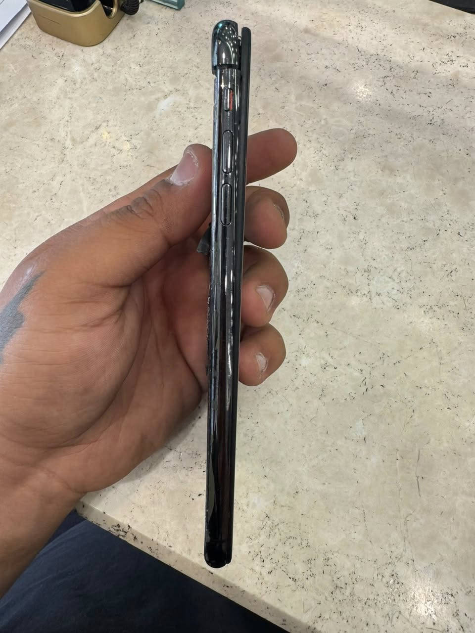ايفون xsmax ايفون اكس اس ماكس ذاكره 256 بطاريه 100 الجهاز كدامك قيم واخذ مناقصه شي بس الضهر وهاي الفتحه الفوك وتكدر تبدل شاصي مال 17 رقمي *********** واتس اب فقط
