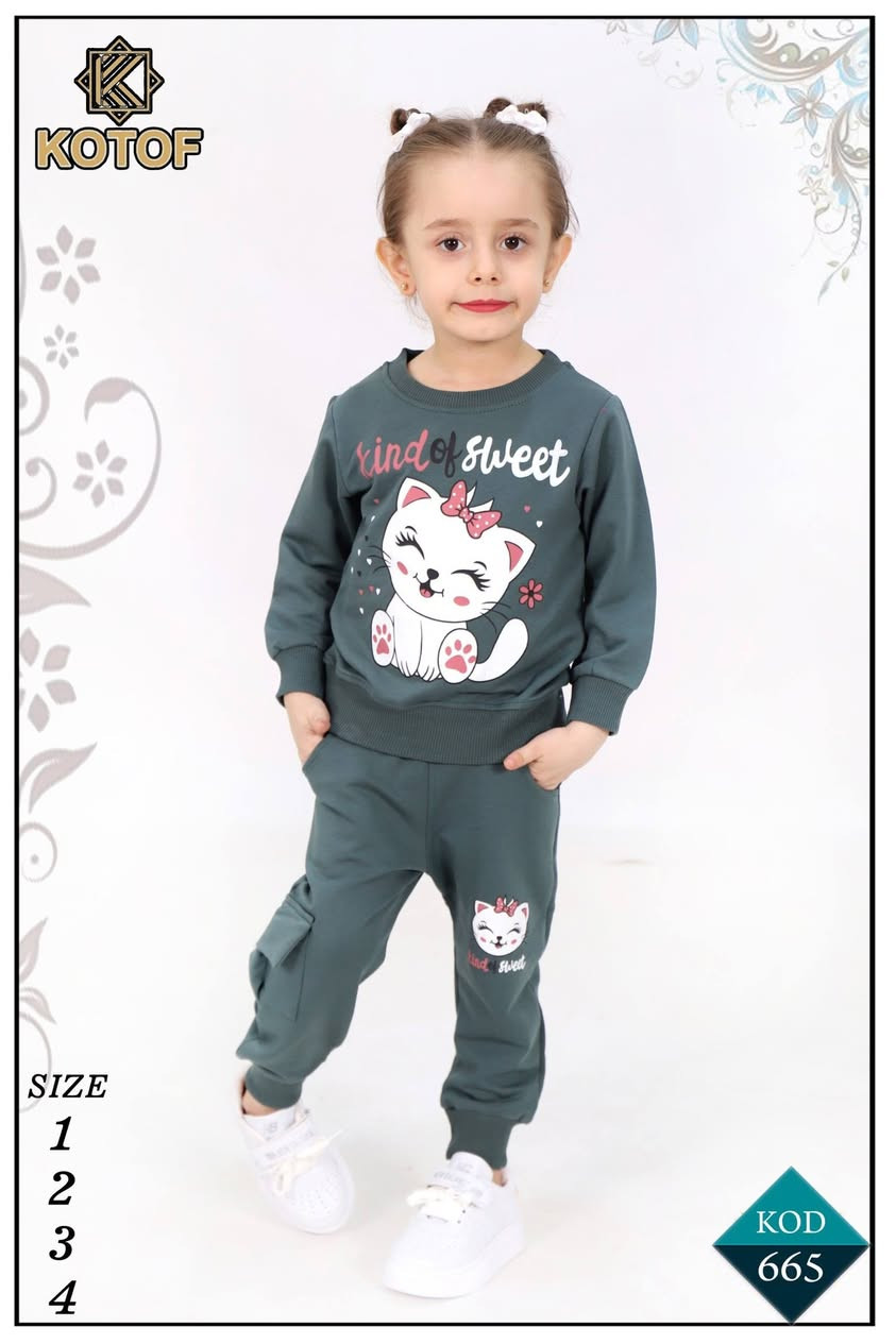 جملة فقط 
تارك بناتي بهاري
تراك مخمل بهاري
القياس ١_٤/  ٢_٥ / ٦_١٢
تواصل واتساب 
***********
